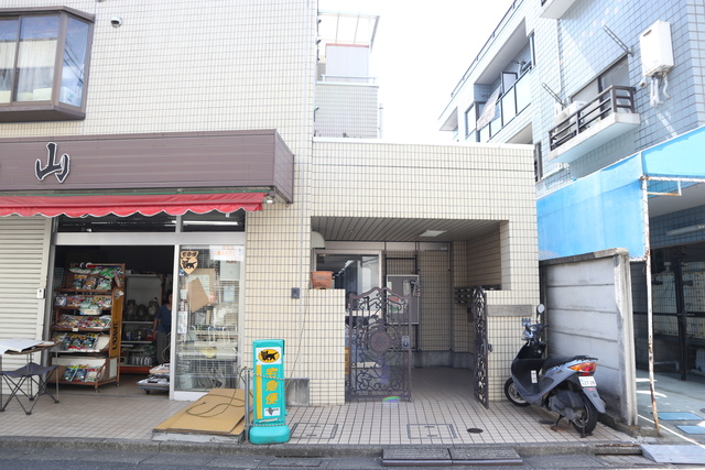 エステート西山 エントランス