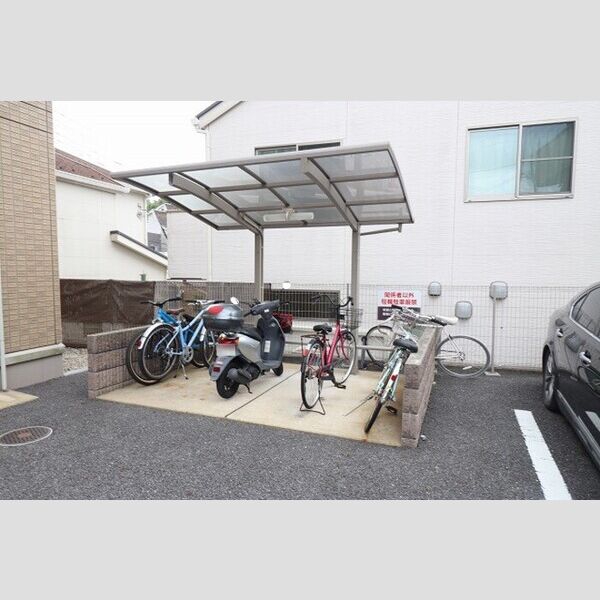 サンボナール101号室 駐輪場