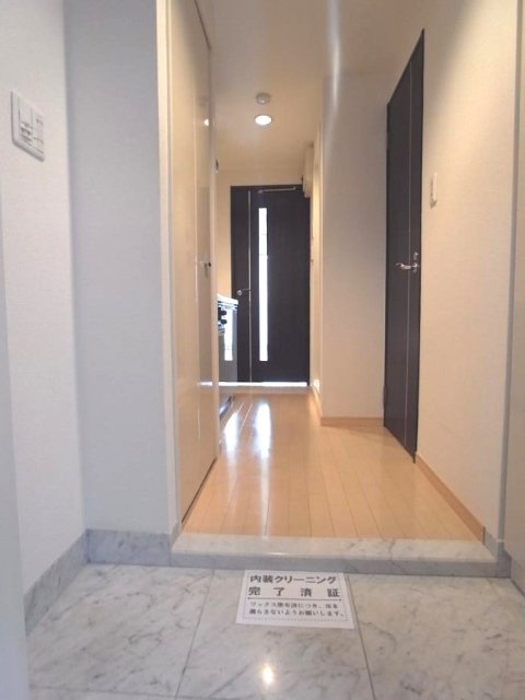 アヴァンツァーレ新宿ピアチェーレ 玄関