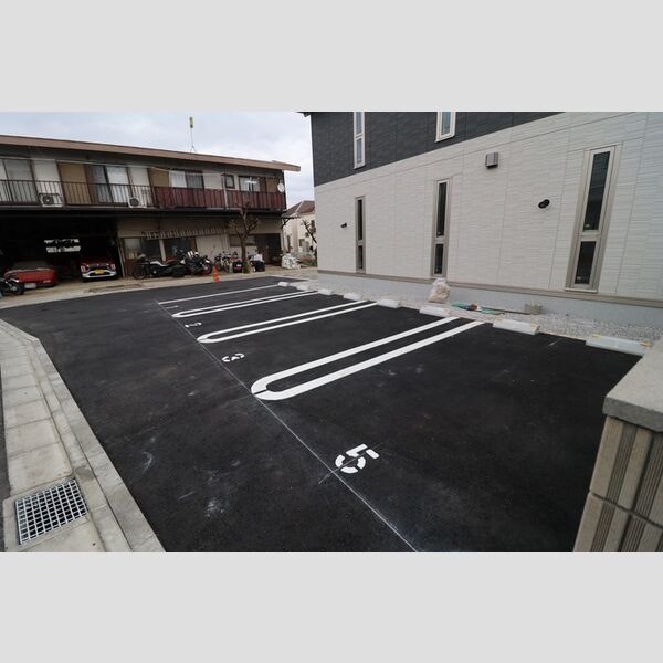 ソレイユ・ルヴァン 駐車場