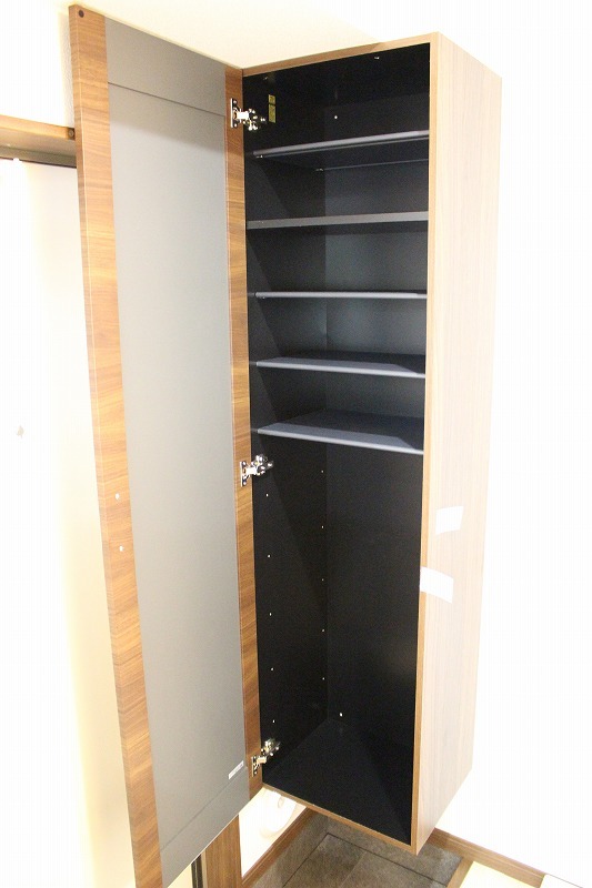 ウィステリア　ガーデン2階 玄関