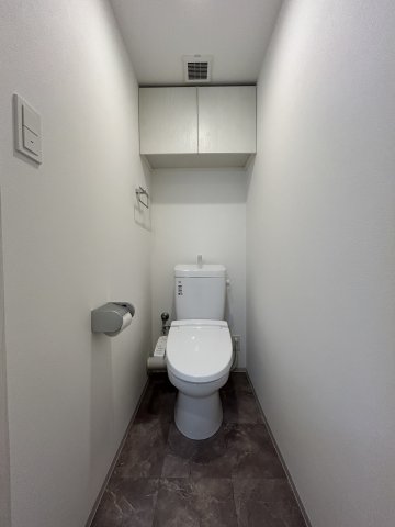 エルファーロ中野新井薬師0304号室 トイレ