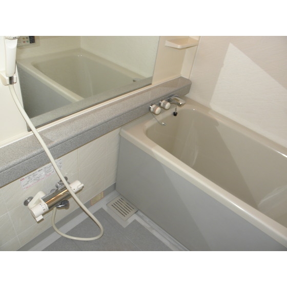 ラトゥール　レジュモー402号室 お風呂