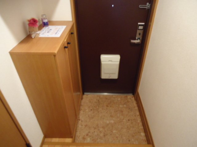ヴィラ・マリアージュ101号室 玄関