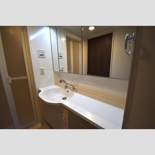 ルチェ・ソラーレ203号室 洗髪洗面化粧台