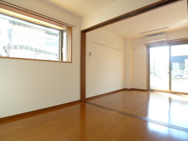 利右衛門壱番館0203号室 リビング