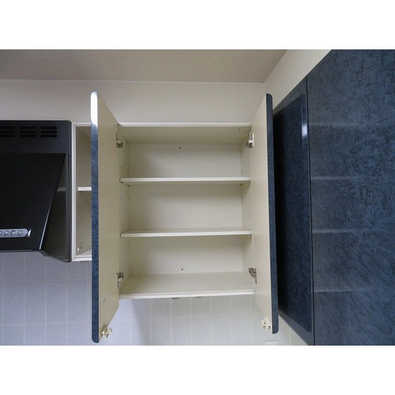 センチュリー横浜・関内1106号室 キッチン上収納