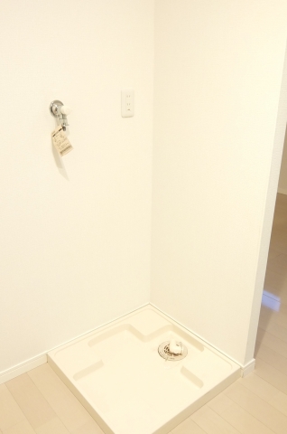 プライムアーバン初台1003号室 洗濯機置き場　※参考写真