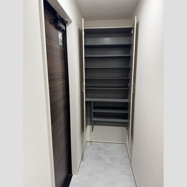 セレスティア細田B201号室 シューズクローゼット