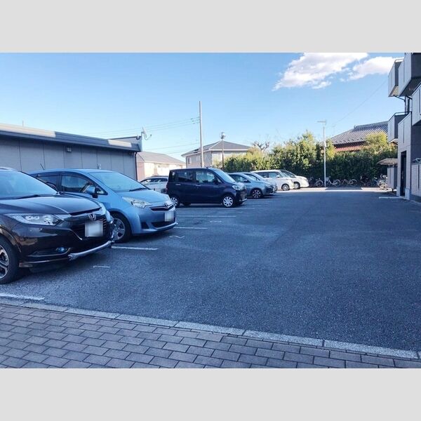 ヴィラ・グリーンヒルズ 駐車場