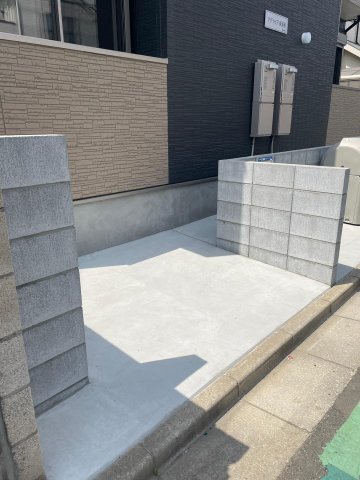 アデライデ東浦和201号室 駐輪スペース①(1階の方向け)