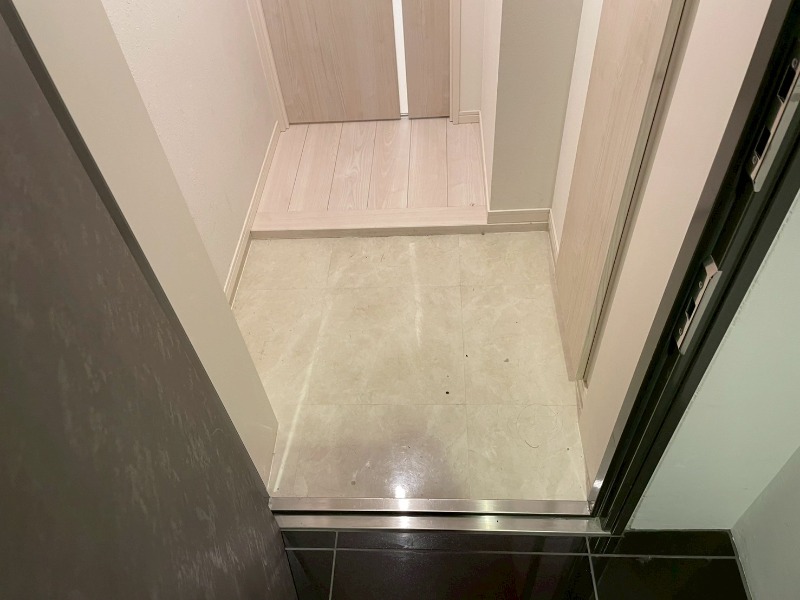 CREALpremier目黒地下1階 玄関