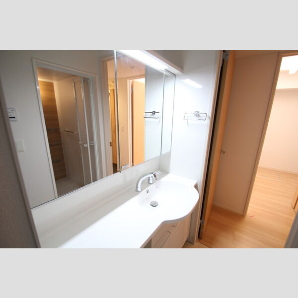 ソレイユ103号室 ワイドミラーの洗髪洗面化粧台♪