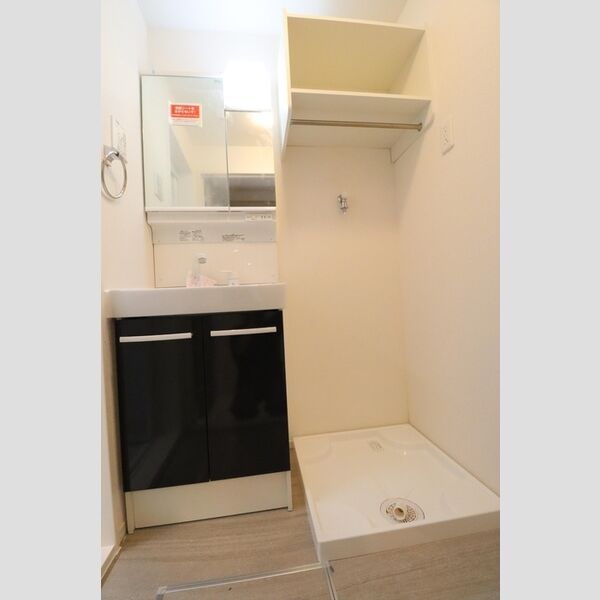 D-Style氷川台301号室 洗髪洗面化粧台　洗濯機置き場