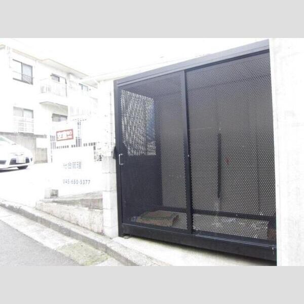 サンロイヤルA ゴミ集積所