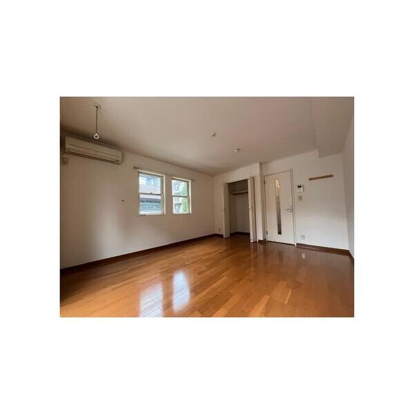 コリヌ・ド・鷺沼101号室 リビング