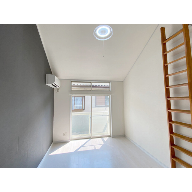 ヤングヒルズ越谷Ⅱ211号室 リビング