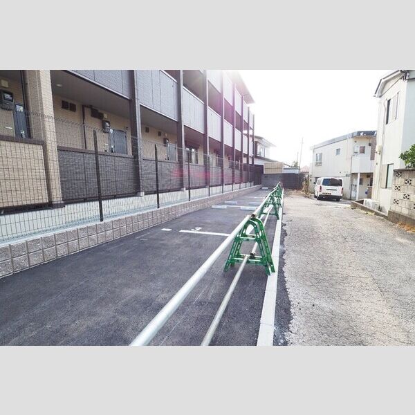 グラディーヴォレ201号室 駐車場