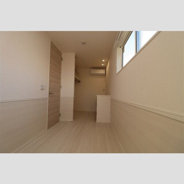 D-KISARIA　EⅠ103号室 洋室