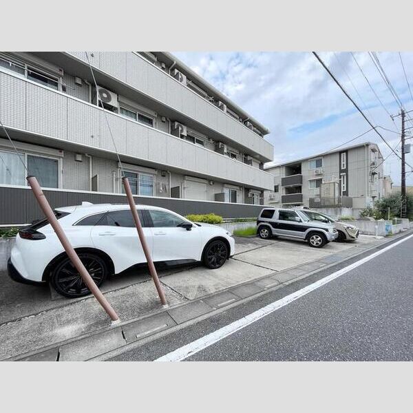 ヘリオス吉川美南　ウラノス106号室 駐車場