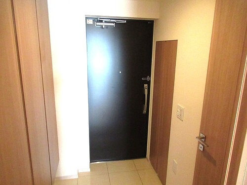 ライオンズタワー柏 玄関　※同タイプ別部屋2023年7月撮影