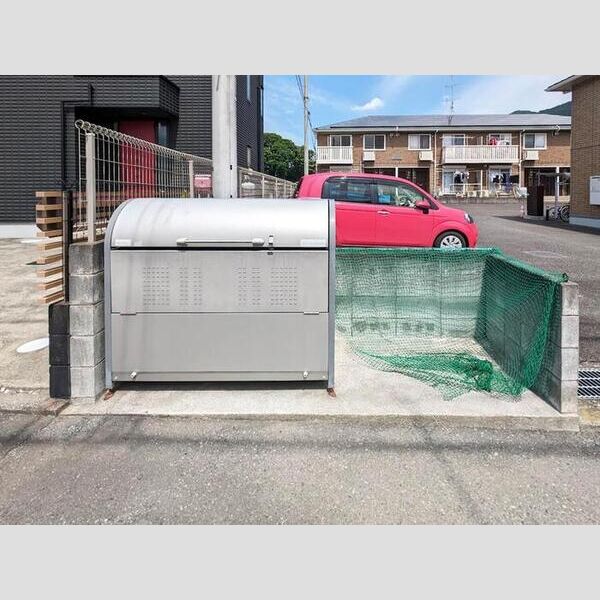 ミルキーハウス ゴミ置き場