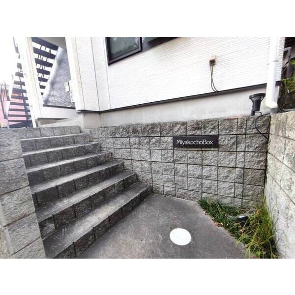 都町BOX0201号室 エントランス