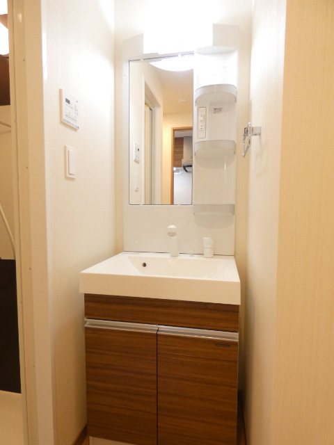 IL MEZZO DI TOKYO，UNO 独立洗面化粧台