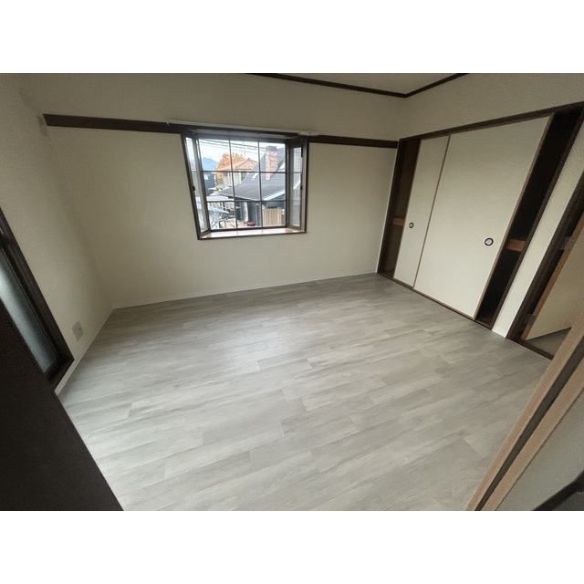 グランデュール瀬戸岡201号室 内観