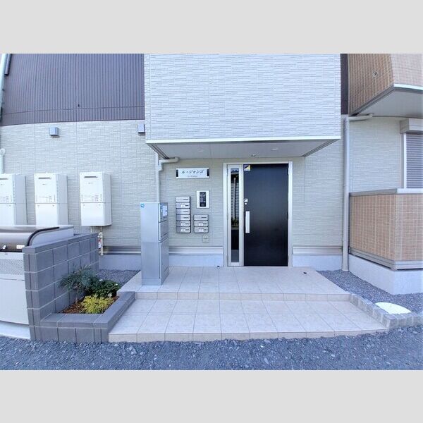 Le Ginkgo102号室 エントランス