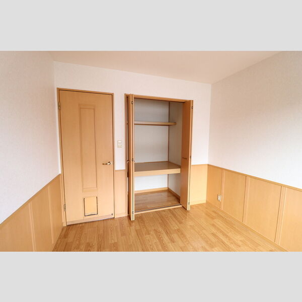 SAKURA Garden　B 南側洋室　物入