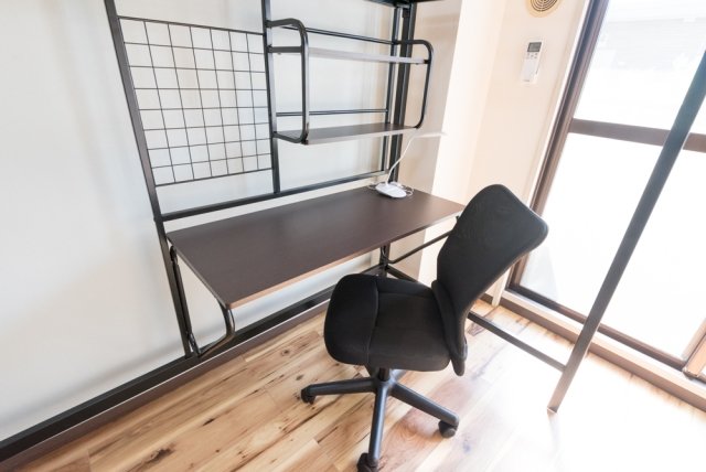 ロイヤルレゾン3階 チェア・棚