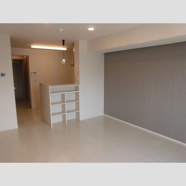 サンク フレール 洋室13帖(キッチン側)