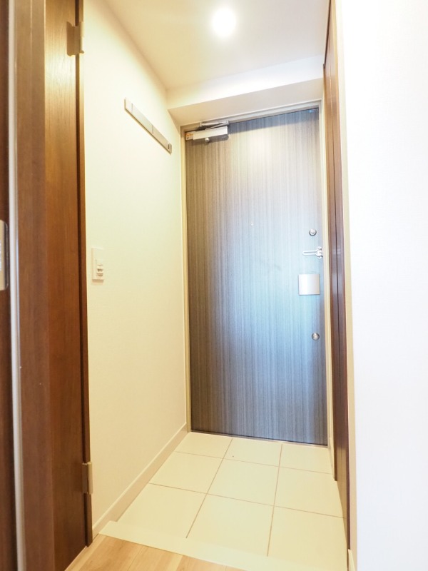 ドゥーエ梅屋敷1階 玄関
