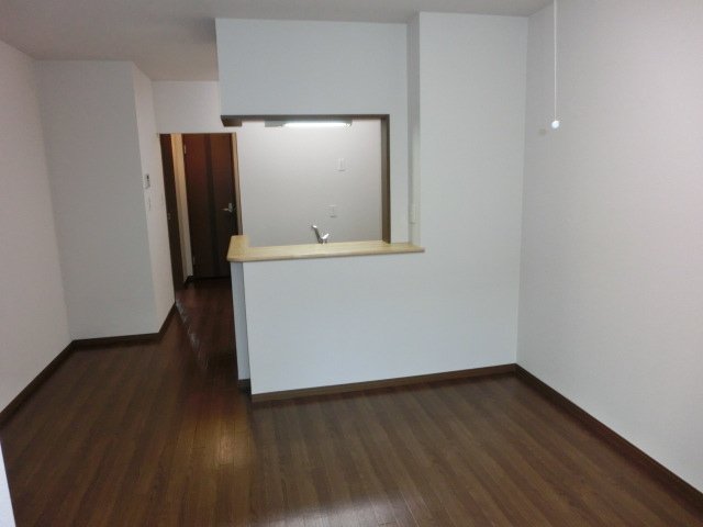 パラディ102号室 リビング