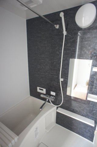 ウィンメゾン海神0302号室 広々とした浴槽で疲れを癒してください！