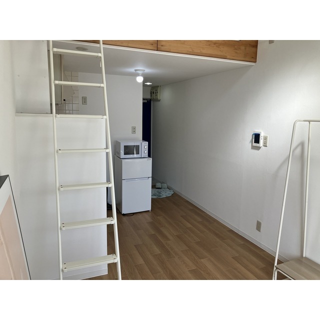 ＳＵＲＦ　ＨＯＵＳＥ202号室 内観