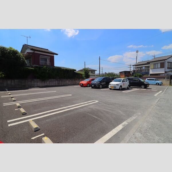 ソレイユ・ドミュール 駐車場