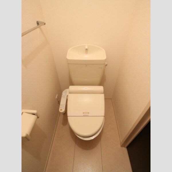 カームベリー　B201号室 温水洗浄便座