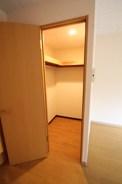 ヴィルヌーブ柏2階 ウォークインクローゼット！