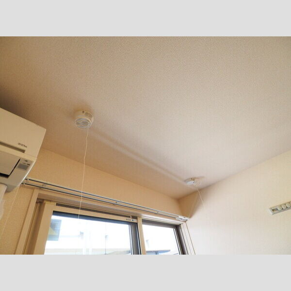 ロイヤルアーク103号室 室内物干し