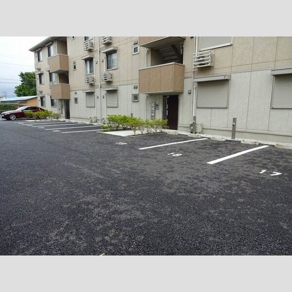 ラッフルズ 駐車場