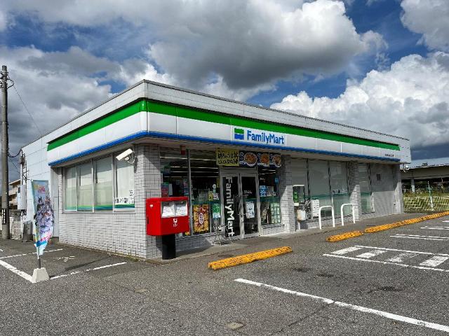 クレシア ファミリーマート船橋飯山満町二丁目店まで149ｍ