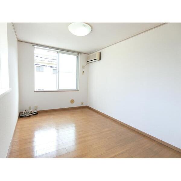 エステートピアシミズ203号室 リビング