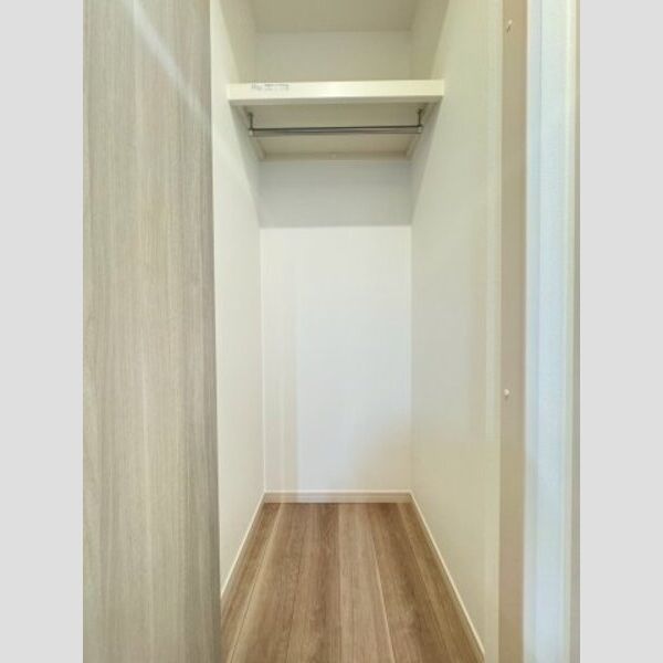 メゾンボヌール101号室 奥行きのあるクローゼット