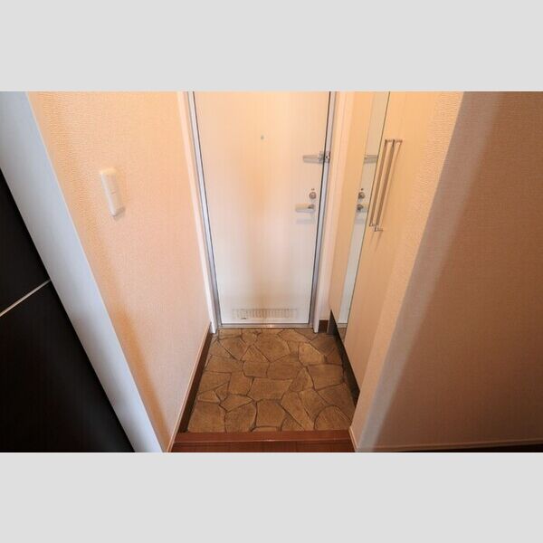 リバーパーク蒲生　C103号室 玄関