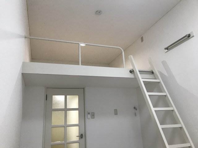 プラザ・ドゥ・エボリ 別室参照