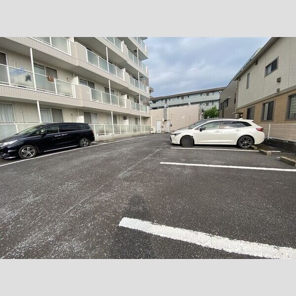 アーバンヒルズ 駐車場