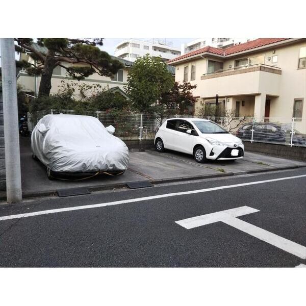 パインプラッツ202号室 駐車場