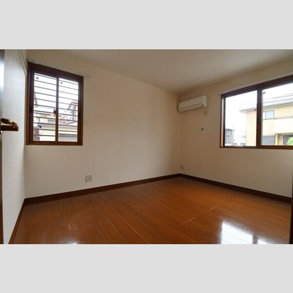 ウィルモア桜町103号室 北側洋室